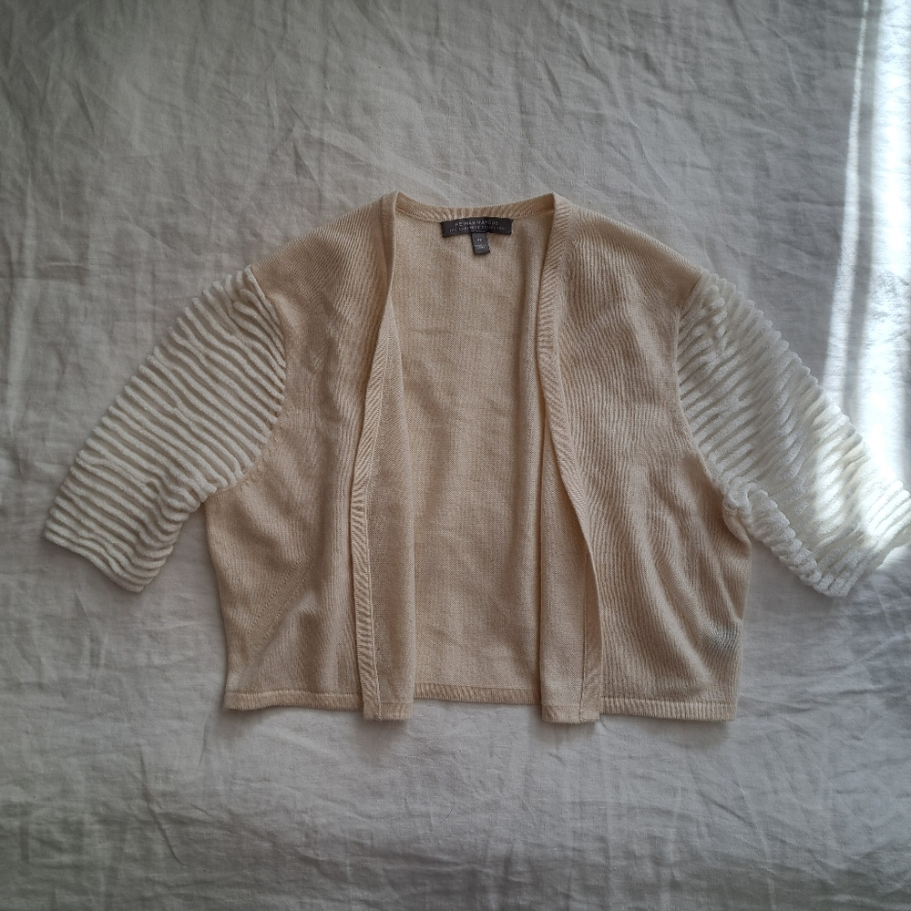 Neiman Marcus Modern Romantic Cream Cardigan Size Medium